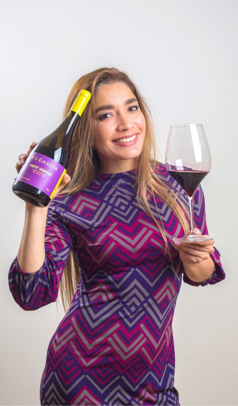 Mina Carlín, @mina.wine